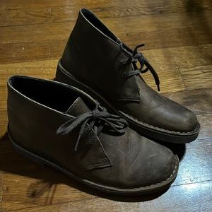 Clarks Women’s brown Desert Boots size 8.